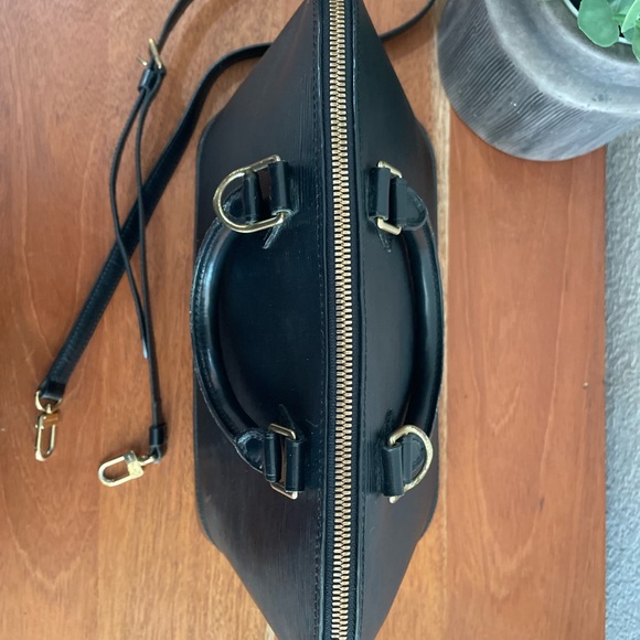 Alma Backpack Epi Leather - Women - Handbags | LOUIS VUITTON ® Louis Vuitton Alma in Black Epi